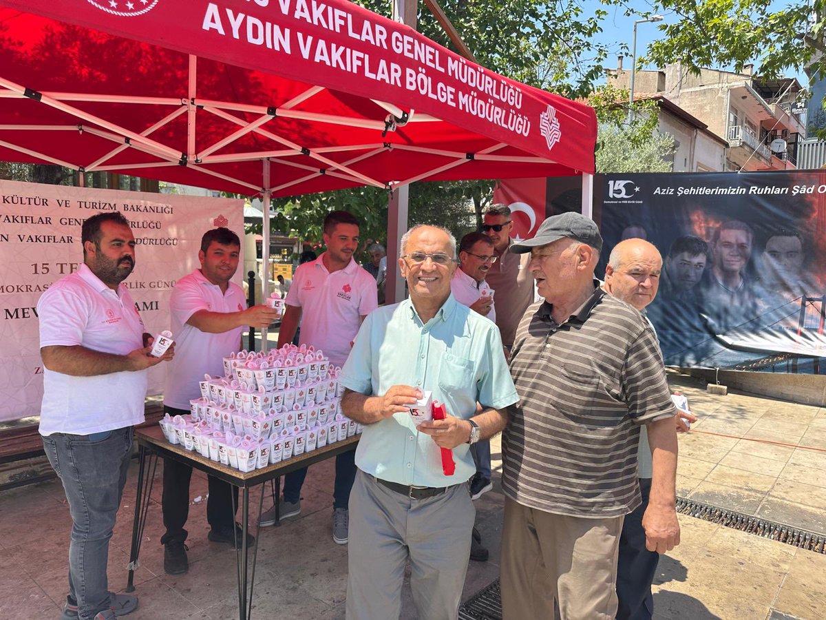 Muğla Valisi Sn. Dr. İdris AKBIYIK, Ak Parti Muğla İl Başkanı Sn. Haluk LAÇİN, Mhp İl Başkanı Sn. Burak DEMİREL, Aile ve Sosyal Hizmetler İl Müdürü Sn. Yakup KÜTÜK’ünde katılımlarıyla

Muğla Kurşunlu Camii’nde 15 Temmuz Şehitleri Anma ve Mevlid-i Şerif Programımızı