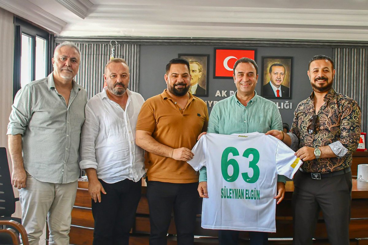 Eyyübiye AK Parti İlçe Başkanı Sayın Süleyman Elgün, şehrimize ve kulübümüze olan güçlü bağlılığıyla her zaman yanımızda olmuştur.

Maddi-manevi destekleriyle camiamızın gelişimine önemli katkılar sağlamaktadır. Yönetim Kurulu ve tüm Şanlıurfaspor ailesi adına kendisine