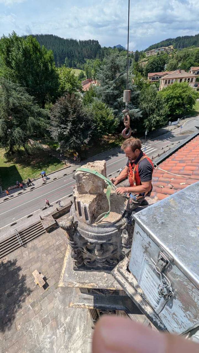 Tximista batek larunbatean Oñatiko Unibertsitatean eragindako kalteen ondorioz, behin-behineko esku-hartzea baloratu behar da, fatxada eraberritu aurretik

➕ Berria: gip.eus/3vnvt

#ZUREtzatGIPUZKOA