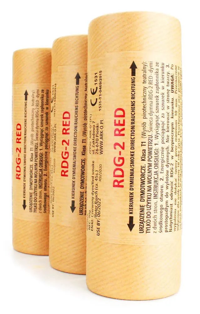 PyroBosz's tweet image. 🧨 De RDG-2 Red rookbom van ARK-O (Pools) geeft ±45-60 sec dikke rode rook – populair bij voetbalfans

💰De gemiddelde prijs ligt tussen €5 en €7

📦 Wordt regelmatig doorgesneden voor makkelijke smokkel in stadion.
🔥 Rook is intens &amp;amp; snel verspreidend.
#ultras #voetbal #pyro