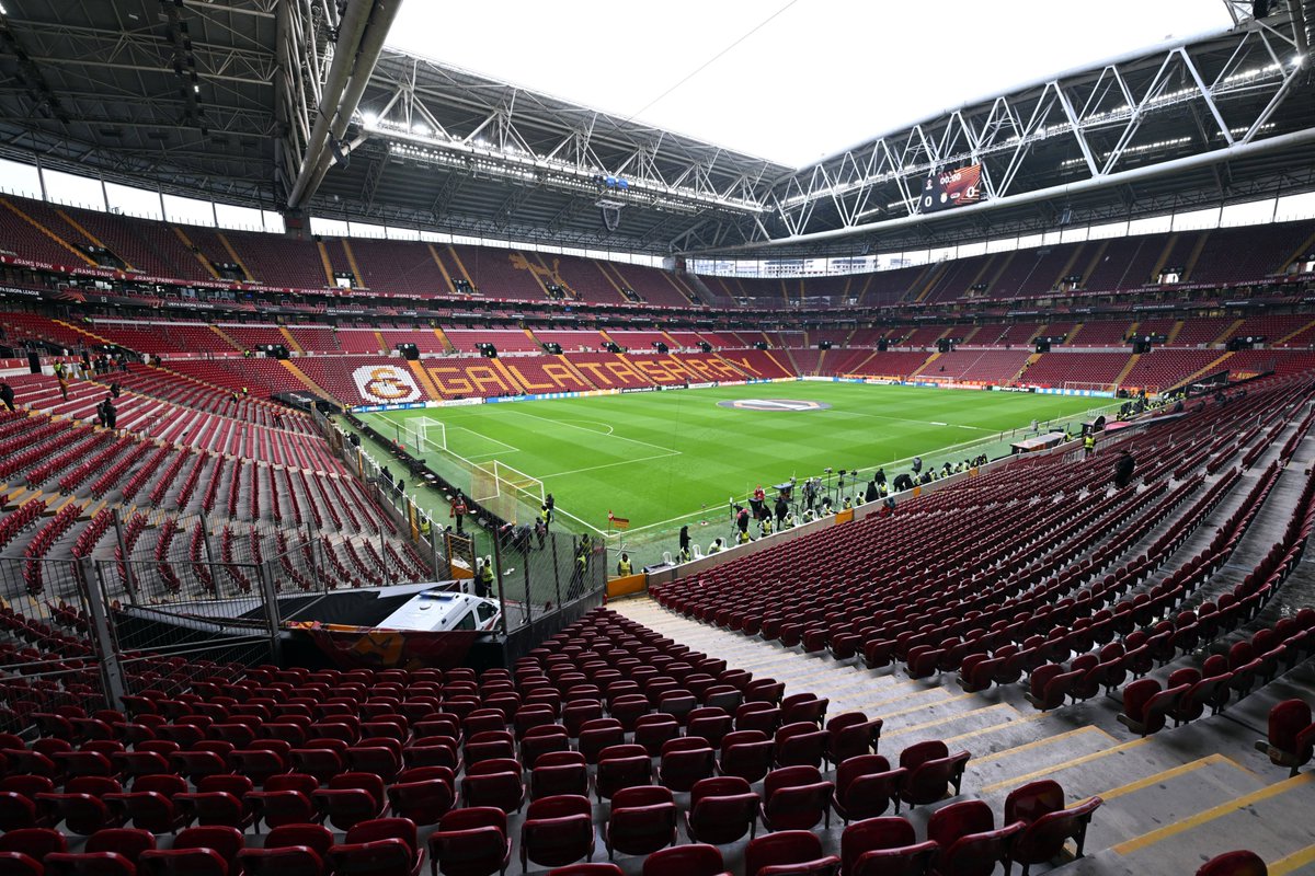🏟️Galatasaray'ın iç saha maçlarına ev sahipliği yapan Ali Sami Yen Spor Kompleksi, dünyanın en çevre dostu statları arasında ikinci sırada gösterildi.