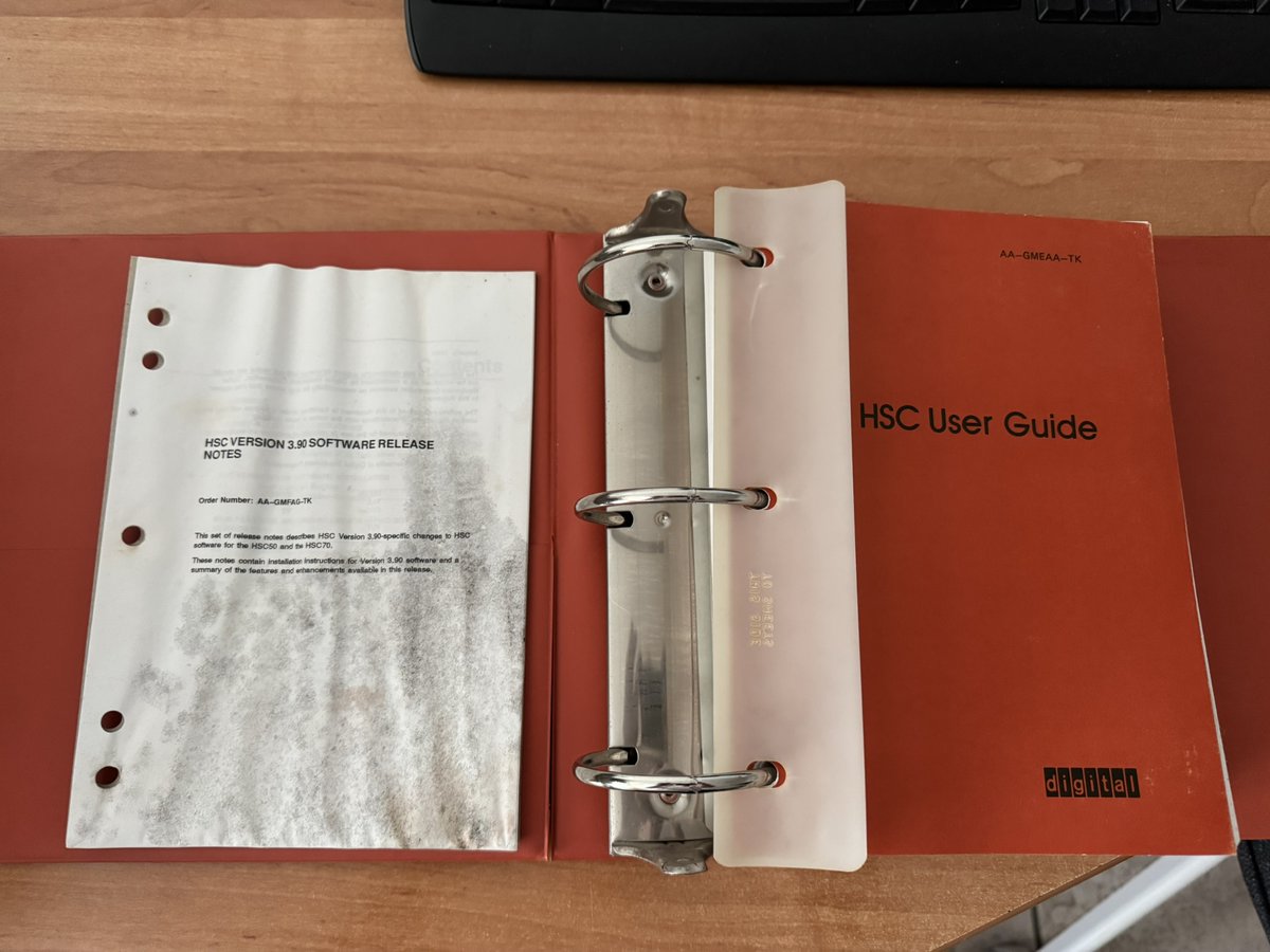 deccomputers's tweet image. I don't know if I can save everything. I got the handbook for the #DEC #HSC 50 and 70, but the last document is mouldy. It was still sealed in plastic, so the rest of the folder isn't affected. Let's see if I can remove it.