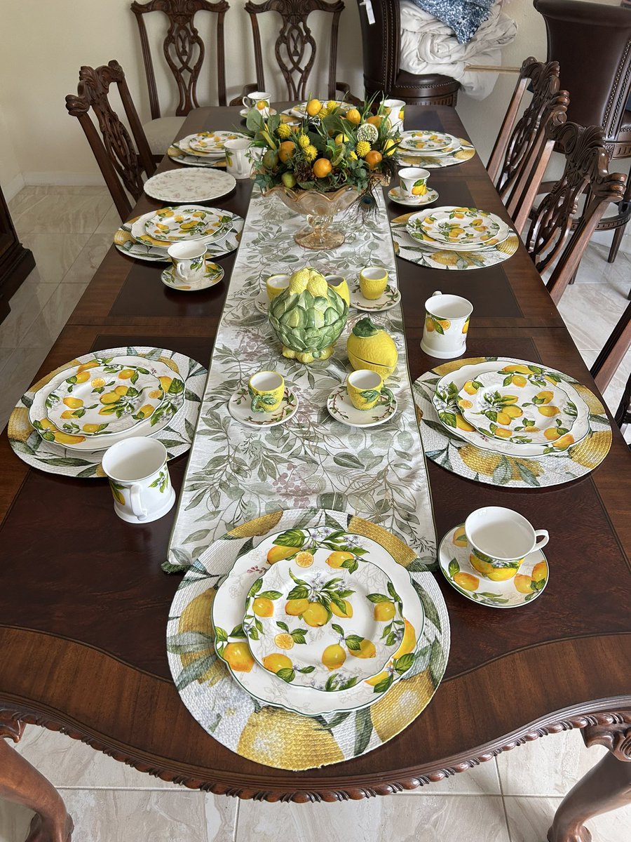 recahilll's tweet image. My mom is decorating her lemon themed table ^o^ I love when she does her little hobbies