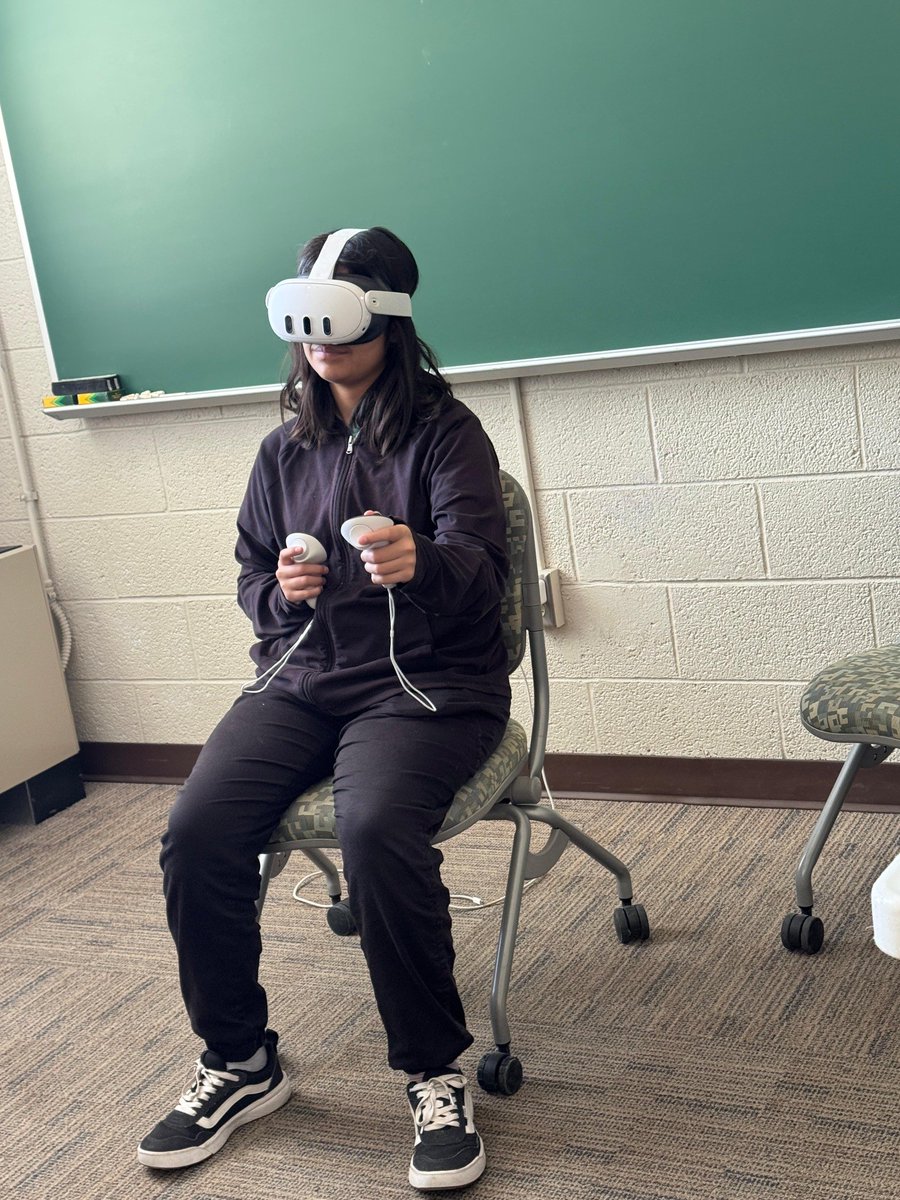 NMSUNews's tweet image. Virtual reality goggles, quantum computing and other hands-on physics experiments kept area high school students mesmerized during NMSU’s recent 2025 Physics Summer Camp. Thanks to the Department of Physics for encouraging high schoolers to explore their curiosity!