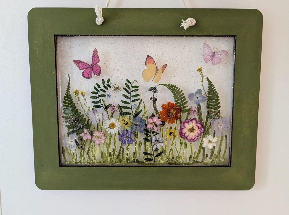 DiyRustic's tweet image. 🌼 Calling all art lovers! Join us on July 25th, 2025, from 6:00 PM to 7:30 PM for our special Flower Art Resin-Pour workshop. Perfect for ages 16 and up! Book now: wix.to/UJlM9BN #ResinArt #DIYWorkshop