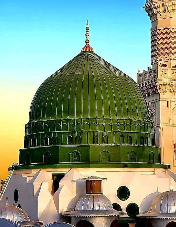 يا خيرَ رُسلِ الله قَدْرُكَ قد سَمَا
            فاشفع لمَن صلّى عليكَ وسلّمَا