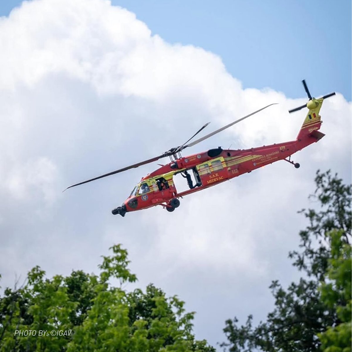 LMEuropeNews's tweet image. 🚁 Un an de la prima misiune de stingere a incendiilor de către un Black Hawk de la IGAv!
Cele 7 elicoptere Black Hawk au finalizat 37 de misiuni, contribuind la stingerea unor incendii majore în toată România. 🇷🇴
Mulțumim tuturor celor care au făcut posibile aceste misiuni.
