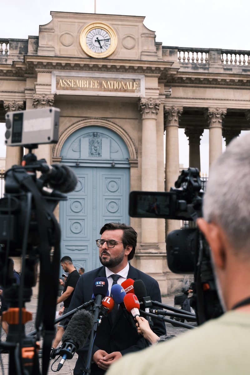 p_brun's tweet image. L'année blanche, c'est l'année noire.
C'est faire payer les plus précaires, les petits retraités, les mamans solos, les jeunes, les bas salaires.
Selon l'OFCE, "l'année blanche" frappe trois fois plus fort les plus pauvres que les plus riches !