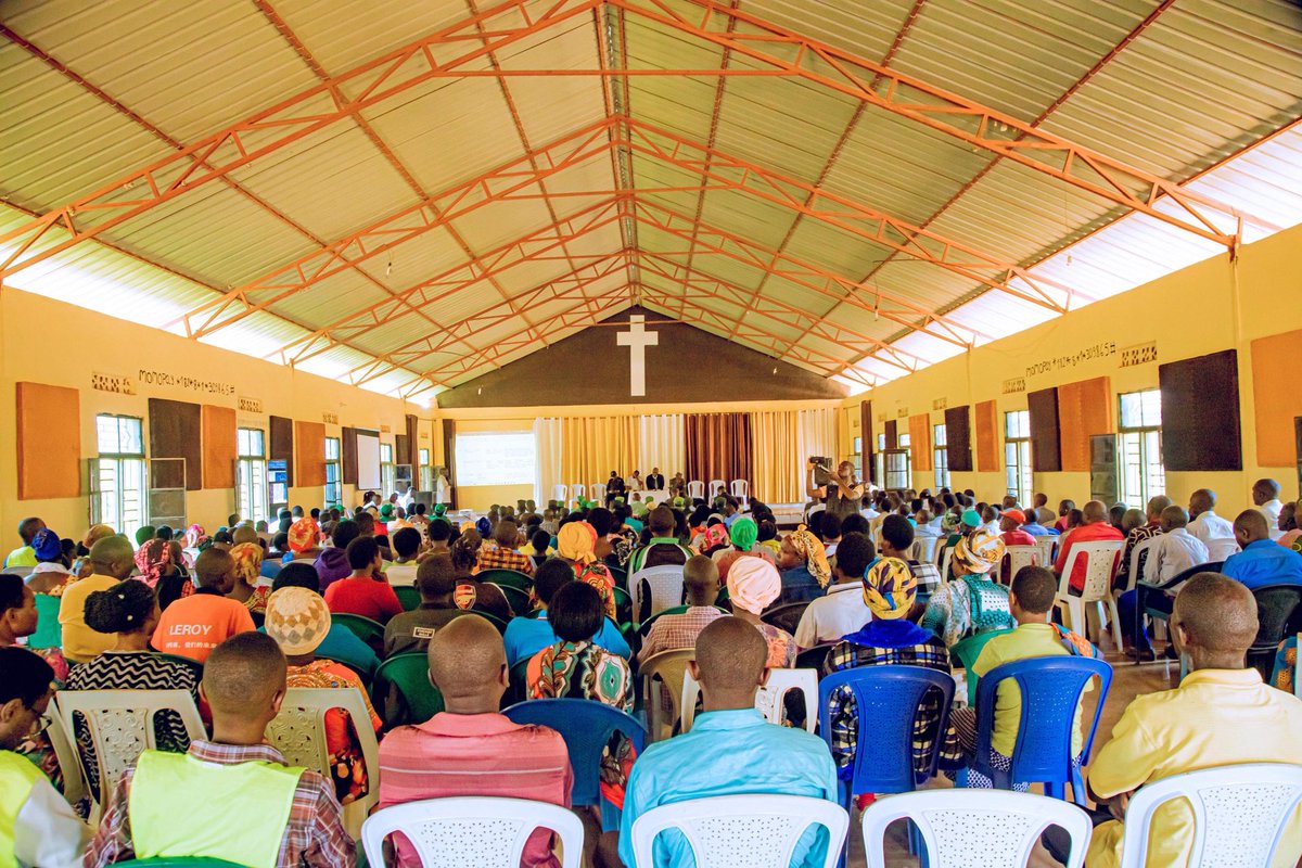 Youssuf Ubonabagenda (@ubonabagenda) on Twitter photo #UmuturageKuIsonga
Ubuyobozi bwa <a href="/KayonzaDistrict/">Kayonza District</a> ku bufatanye na <a href="/RwandaEast/">𝐄𝐚𝐬𝐭𝐞𝐫𝐧 𝐏𝐫𝐨𝐯𝐢𝐧𝐜𝐞 | 𝐑𝐰𝐚𝐧𝐝𝐚</a> n’inzego z’umutekano, bwakomereje ibiganiro n’abayobozi bahagarariye abaturage kuva ku rwego rw’Umudugudu kugera ku Murenge muri <a href="/sector_murama/">Murama Sector/KAYONZA District</a> .
Ibiganiro byitabiriwe na Guverineri wa <a href="/RwandaEast/">𝐄𝐚𝐬𝐭𝐞𝐫𝐧 𝐏𝐫𝐨𝐯𝐢𝐧𝐜𝐞 | 𝐑𝐰𝐚𝐧𝐝𝐚</a> #UmuturageKuIsonga
Ubuyobozi bwa <a href="/KayonzaDistrict/">Kayonza District</a> ku bufatanye na <a href="/RwandaEast/">𝐄𝐚𝐬𝐭𝐞𝐫𝐧 𝐏𝐫𝐨𝐯𝐢𝐧𝐜𝐞 | 𝐑𝐰𝐚𝐧𝐝𝐚</a> n’inzego z’umutekano, bwakomereje ibiganiro n’abayobozi bahagarariye abaturage kuva ku rwego rw’Umudugudu kugera ku Murenge muri <a href="/sector_murama/">Murama Sector/KAYONZA District</a> .
Ibiganiro byitabiriwe na Guverineri wa <a href="/RwandaEast/">𝐄𝐚𝐬𝐭𝐞𝐫𝐧 𝐏𝐫𝐨𝐯𝐢𝐧𝐜𝐞 | 𝐑𝐰𝐚𝐧𝐝𝐚</a>
