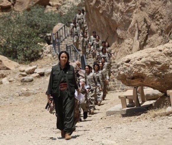 Soldaki vatan evlatları ihraç edildi /  Sağdaki piç kurularını askere alacaklar!