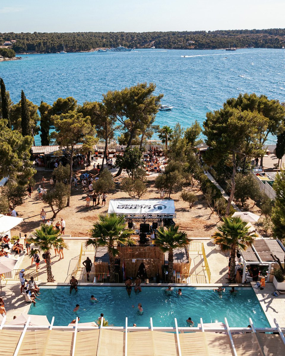 UltraEurope's tweet image. The beach is bouncing. 🏝️
