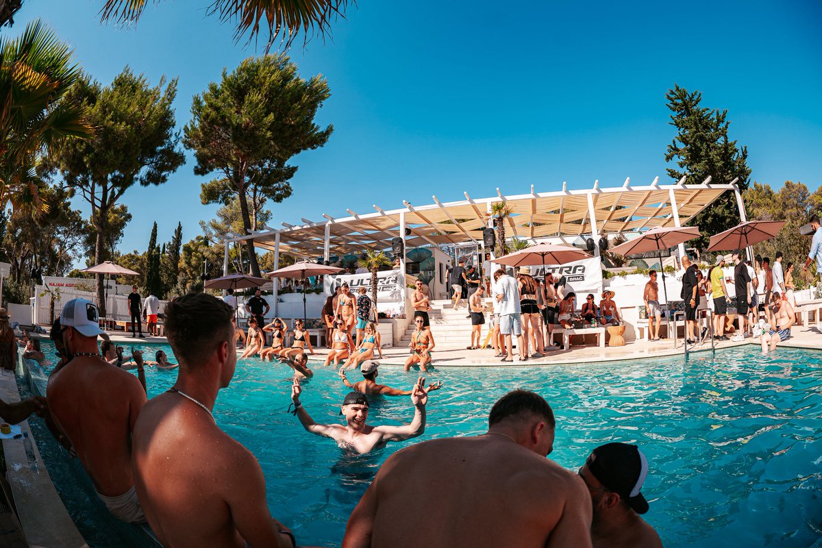UltraEurope's tweet image. The beach is bouncing. 🏝️