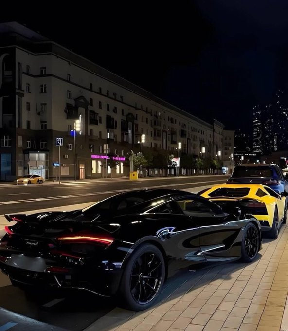 Lucys_Glow7's tweet photo. Night vibes with these stunning rides! 🌙  #McLaren https://t.co/zBBzPpcmbF