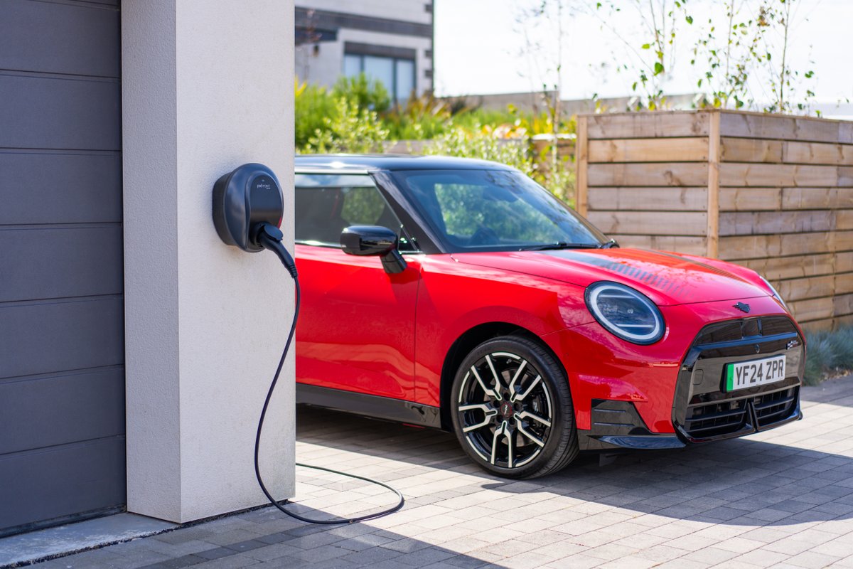 💸 Save up to £3,750 on a brand-new electric car 💸

Driving electric just got cheaper thanks to a new grant which gives discounts of up to £3,750 for new electric cars priced under £37,000.

➡️More info here: news.sky.com/story/new-elec…