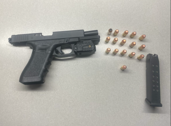 PPDJosephBusa's tweet image. Great work by 39th District Officers P/O Kology, P/O Stasik, P/O Wilson, P/O Brice, P/O Banach & P/O Adames. 4 individuals in custody and 4 firearms recovered. @PPD39Dist
