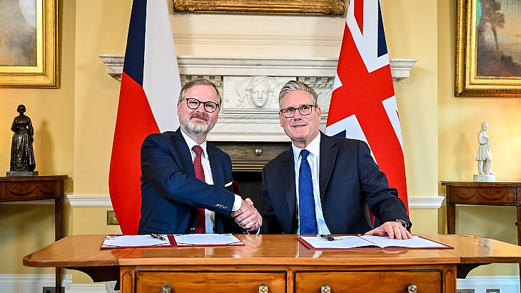 Czech Prime Minister Petr Fiala and UK Prime Minister Keir Starmer signed an MoU on cooperation on #nuclear energy, with both countries planning new large-scale and small modular reactors in the coming years tinyurl.com/5ytej9e8