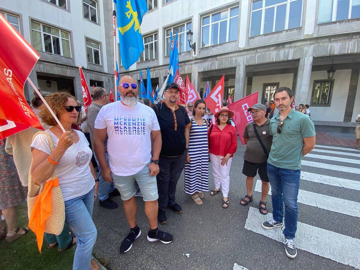 DiegoRuizdelaP's tweet image. Hoy hemos vuelto a solicitar justicia y libertad para las @6delaSuiza porque hacer sindicalismo no es delito.
#HacerSindicalismoNoEsDelito 
#FacerSindicalismuNunYeDelitu 
#6DeLaSuizaLlibertá