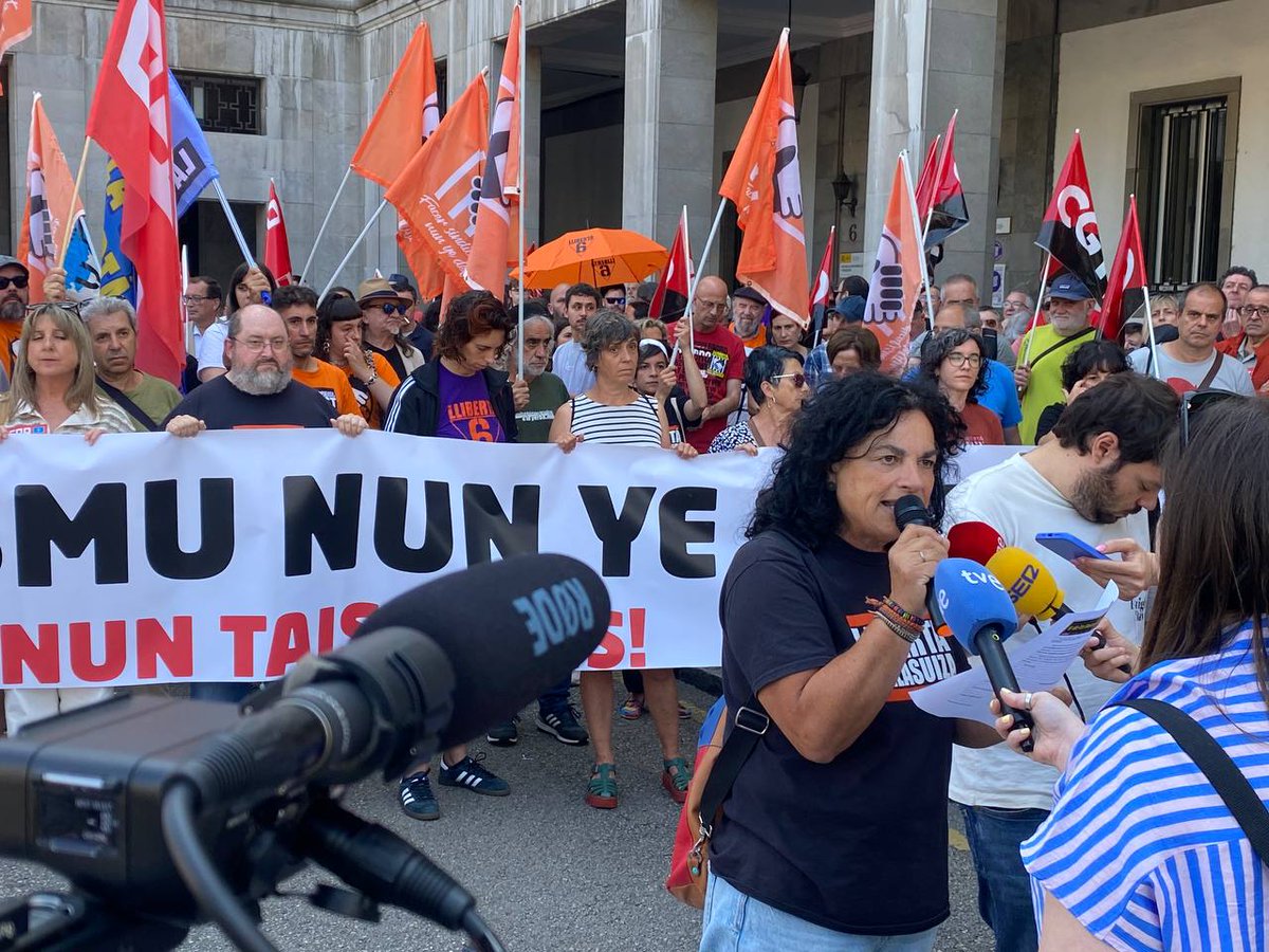 DiegoRuizdelaP's tweet image. Hoy hemos vuelto a solicitar justicia y libertad para las @6delaSuiza porque hacer sindicalismo no es delito.
#HacerSindicalismoNoEsDelito 
#FacerSindicalismuNunYeDelitu 
#6DeLaSuizaLlibertá