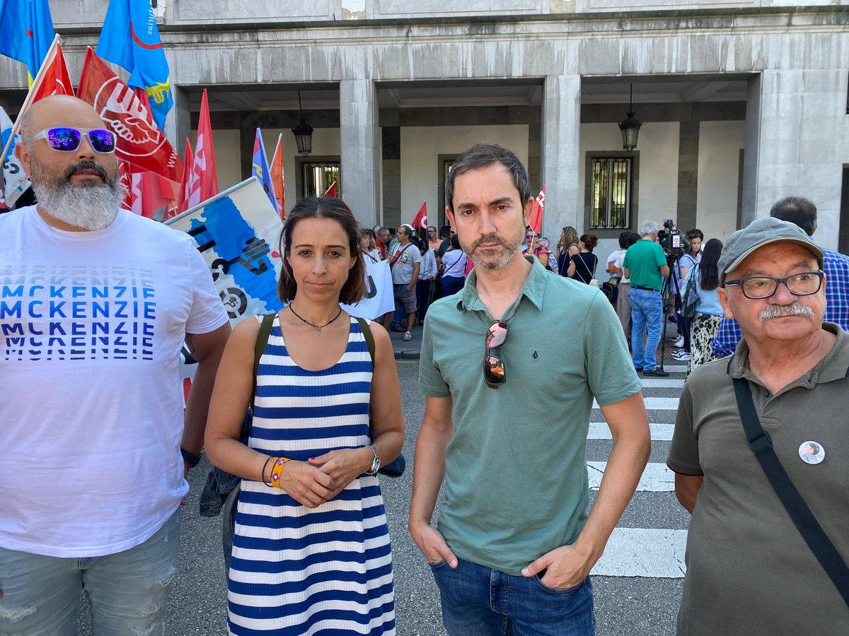 DiegoRuizdelaP's tweet image. Hoy hemos vuelto a solicitar justicia y libertad para las @6delaSuiza porque hacer sindicalismo no es delito.
#HacerSindicalismoNoEsDelito 
#FacerSindicalismuNunYeDelitu 
#6DeLaSuizaLlibertá