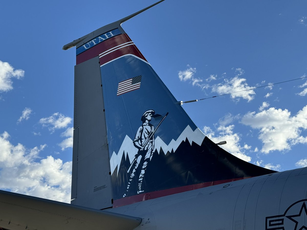 ShayneB52's tweet image. How about more tanker ❤️ here is the KC-135R I painted the tail on for the 151st ARW Utah ANG a year ago. They are the Mountainmen Militia 🇺🇸🇺🇸 #NKAWTG Beautiful place there. #flygirlpainter