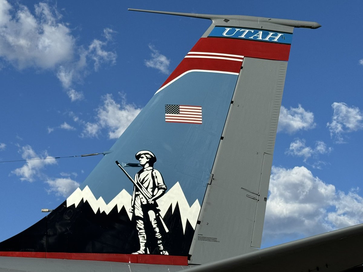 ShayneB52's tweet image. How about more tanker ❤️ here is the KC-135R I painted the tail on for the 151st ARW Utah ANG a year ago. They are the Mountainmen Militia 🇺🇸🇺🇸 #NKAWTG Beautiful place there. #flygirlpainter