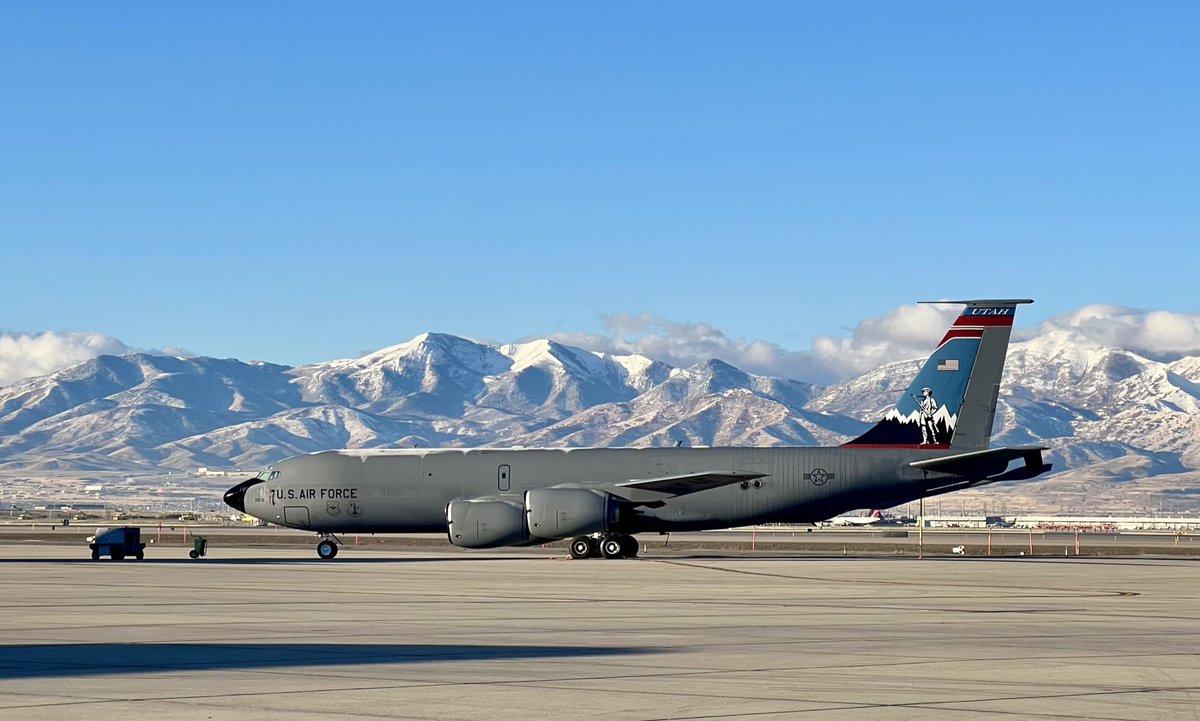 ShayneB52's tweet image. How about more tanker ❤️ here is the KC-135R I painted the tail on for the 151st ARW Utah ANG a year ago. They are the Mountainmen Militia 🇺🇸🇺🇸 #NKAWTG Beautiful place there. #flygirlpainter
