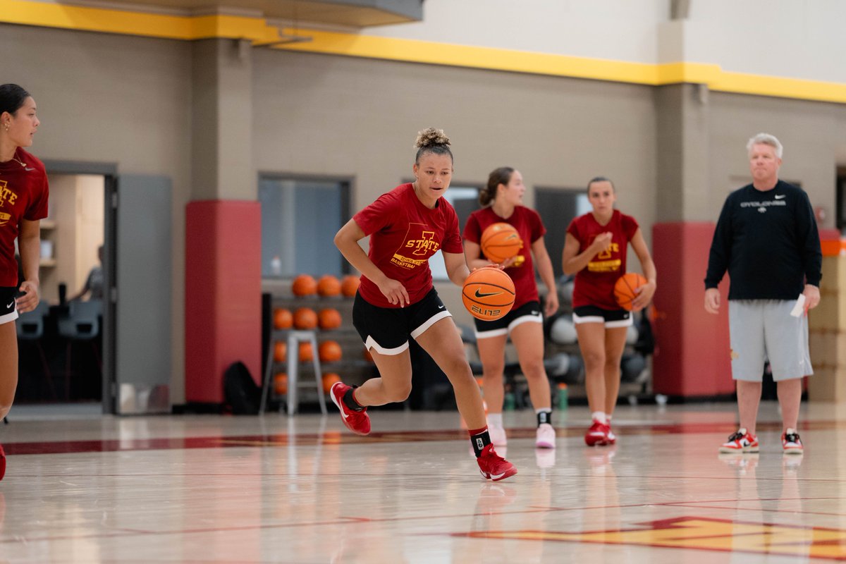 CycloneWBB's tweet image. We keep building 🧱

🌪️🏀🌪️