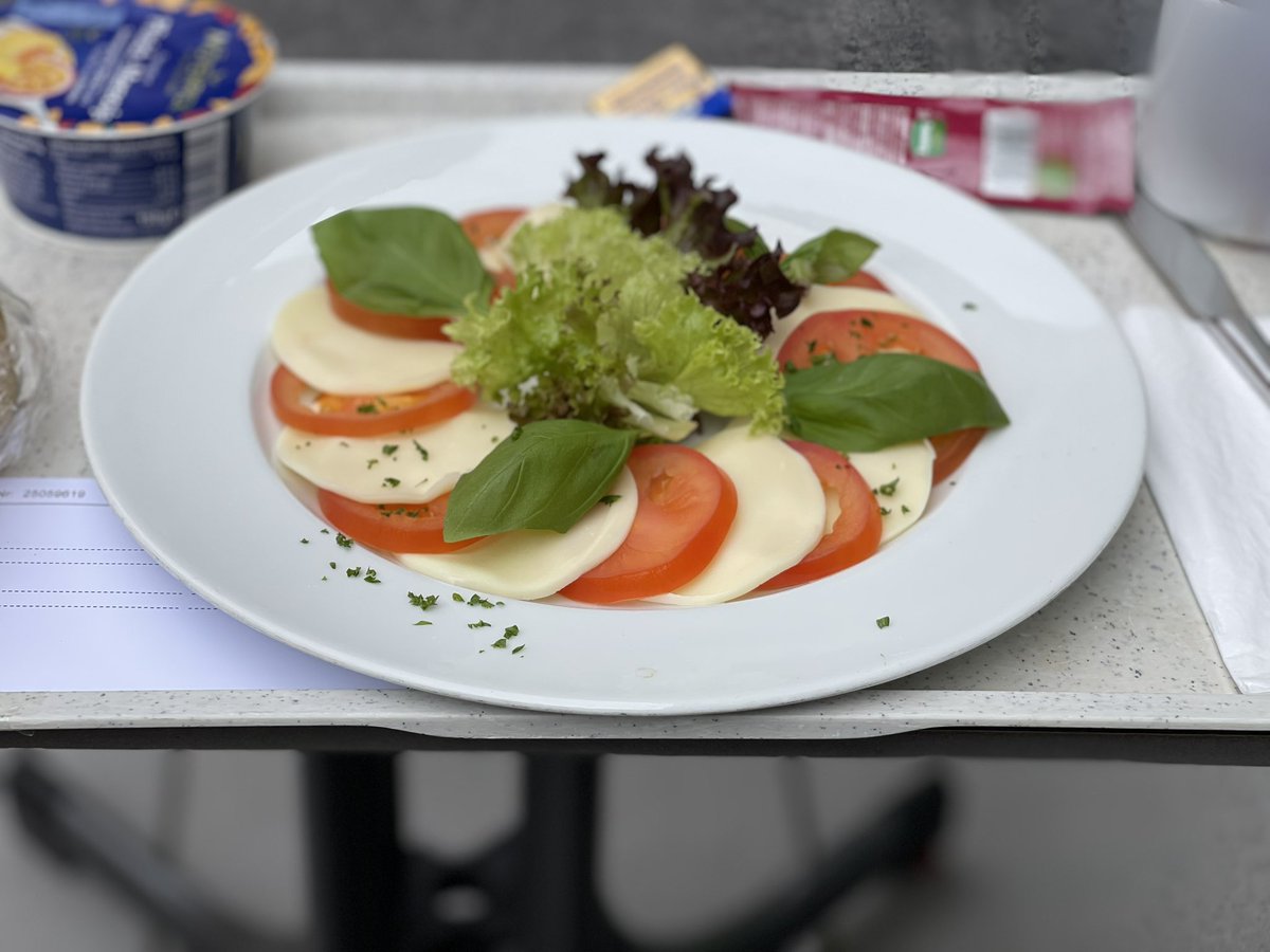 frenocomio's tweet image. Nach dem üppigen Schinken-/Wurstteller gestern heute mal was leichtes: