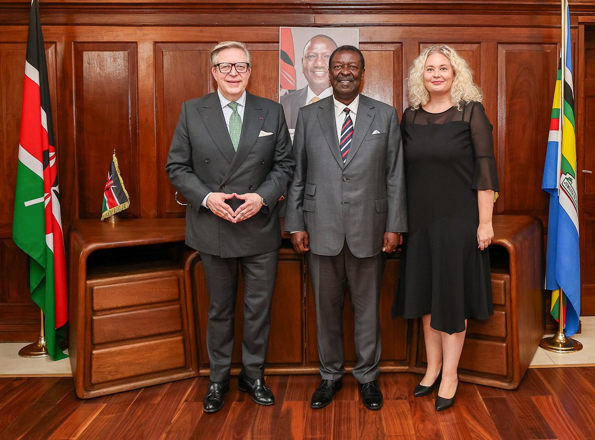Dr. Mudavadi Bids Farewell to Finnish Ambassador Tapiola

Prime Cabinet Secretary, Dr. Musalia Mudavadi, has bid farewell to H.E. Pirkka Tapiola, the outgoing Ambassador of Finland to Kenya, whose four-year term ends in July. 

The meeting in Nairobi praised Tapiola for his