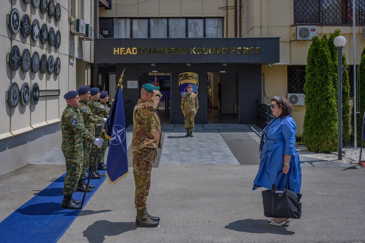 NATO_KFOR's tweet image. Today, the Commander of the #NATO-led #KFOR mission, MG Enrico Barduani, welcomed the UK Special Envoy to the Western Balkans, H.E. @KarenPierceUK,who was accompanied by the British Ambassador to Kosovo, H.E. @jonhargreaves67, at KFOR HQ in Pristina.

#UNITASOMNIAVINCIT