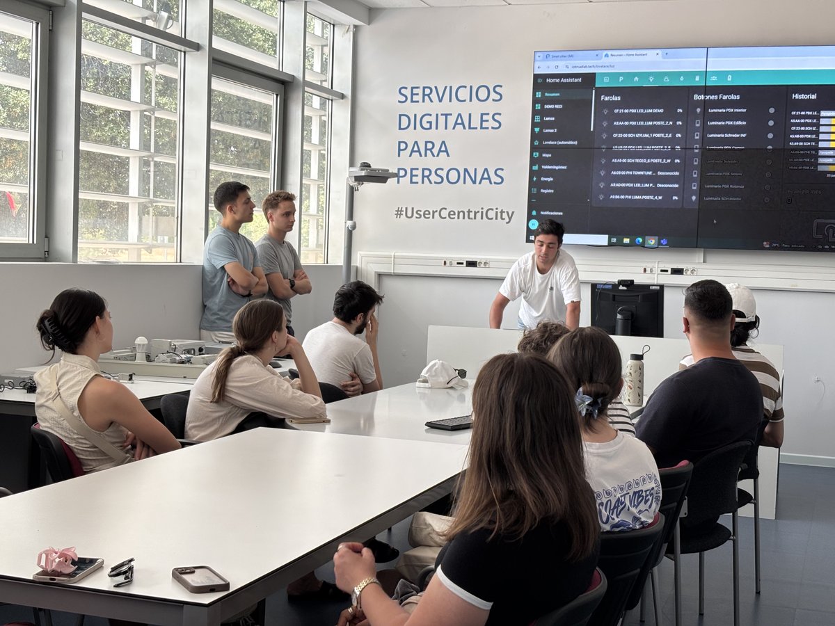 ℹ️ Visita de participantes del evento “Inspiring Visits” de la #EELISA al <a href="/CeDInt_UPM/">CeDInt</a> 

🌐 bit.ly/4eUmAFm

#MadridCapitalDigital