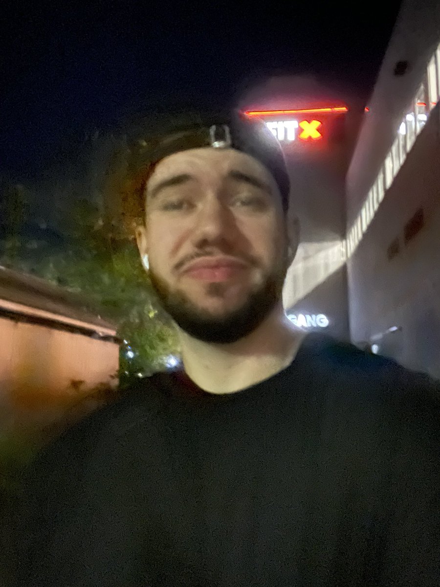 Heute mit lachen 
Twitch.tv/pierocod