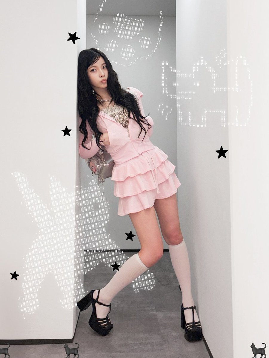 ⠀

/ᐢ-⑅-ᐢ\
꒰ ˶>   <˶꒱　♡彡
/    ꔫ  \　　　　☆彡

⠀