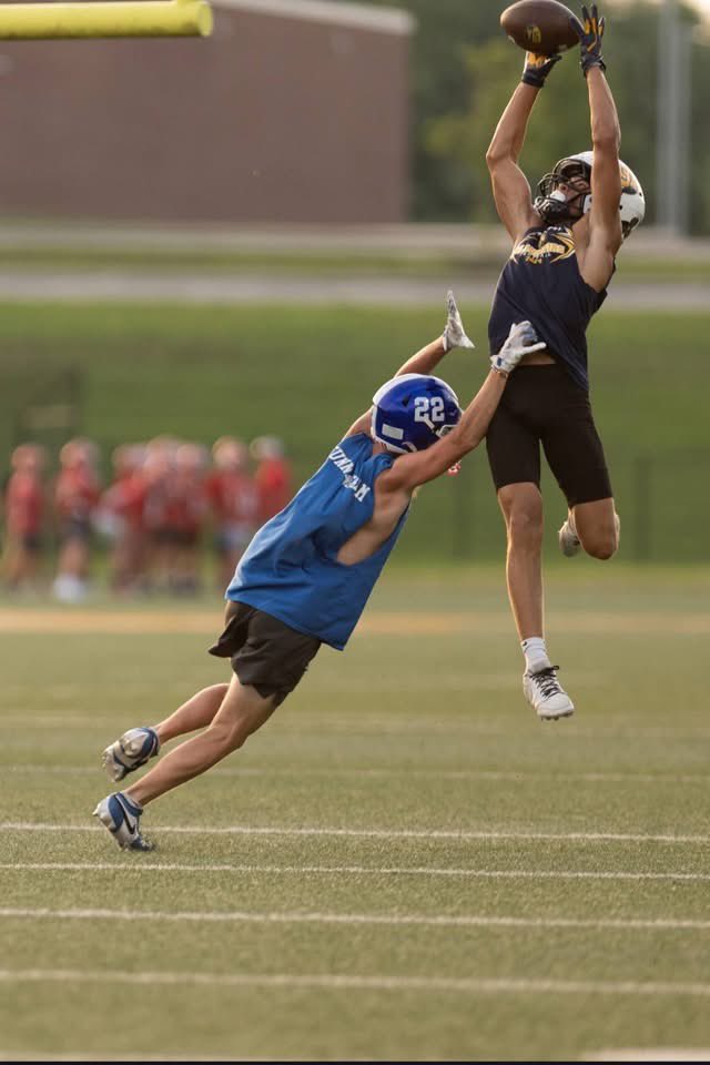 DrewCook357's tweet image. When that ball goes up it’s mine ‼️
@Coach55Hanson @EatTeam_2 @coachwil_412 @210ths