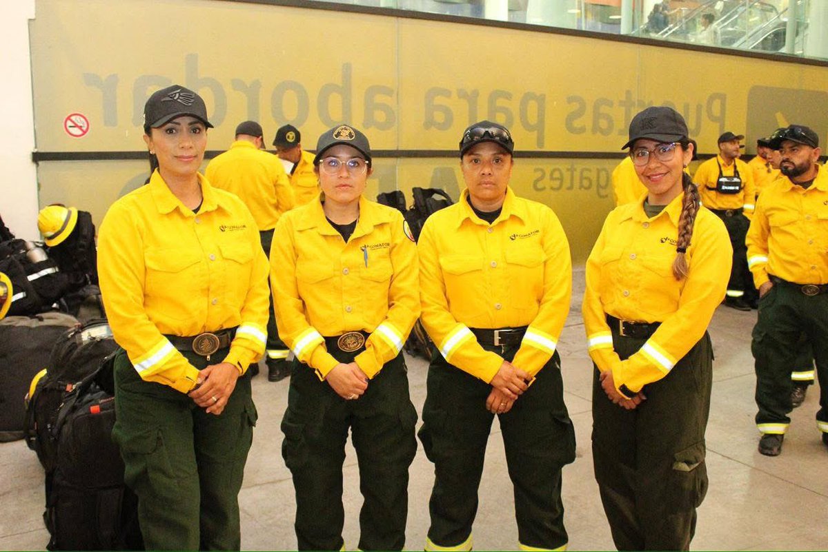 CanaduhOh's tweet image. Firefighters from Jalisco on their way to #Canada to help out in the fight against forest fires in Manitoba.
The team of 103 includes 4 women.
Thank you #Mexico 🇲🇽❤️