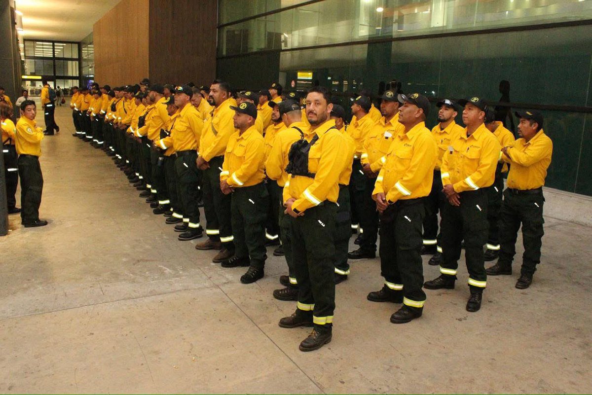 CanaduhOh's tweet image. Firefighters from Jalisco on their way to #Canada to help out in the fight against forest fires in Manitoba.
The team of 103 includes 4 women.
Thank you #Mexico 🇲🇽❤️