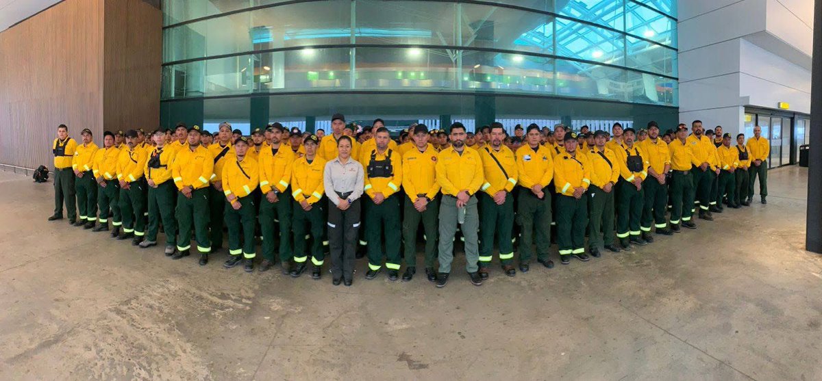 CanaduhOh's tweet image. Firefighters from Jalisco on their way to #Canada to help out in the fight against forest fires in Manitoba.
The team of 103 includes 4 women.
Thank you #Mexico 🇲🇽❤️