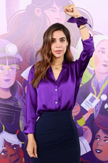Enea_Salgado's tweet image. Presume apoyar a las mujeres pero usa el poder para censurar y humillar a una ama de casa por un tuit que la incomodó a la vez que vota a favor de desechar desafuero vs Cuauhtémoc Blanco acusado de violación😡
Déspota e hipócrita la diputada que se esconde tras #DatoProtegido 👇🏽