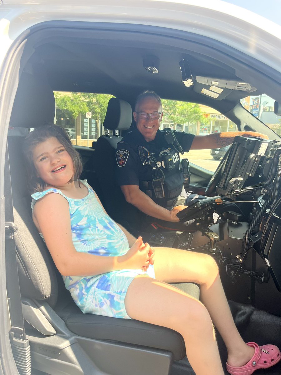 DRPSNorthDiv's tweet image. Stopped by Bridge Social in Uxbridge this morning for a lovely vanilla cappuccino 😋 Met some staff and kids from Precious Minds Support Services and someone got to sit in a police cruiser 😊 @twpuxbridge ja
