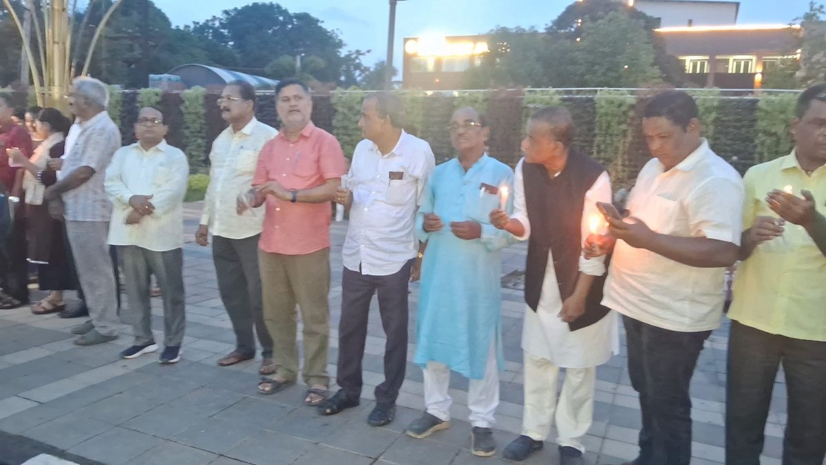 rkpodisha's tweet photo. ବାଲେଶ୍ବର ଫକୀର ମୋହନ ସ୍ବୟଂଶାସିତ ମହାବିଦ୍ୟାଳୟର ବିଏଡ୍ ଛାତ୍ରୀ ସୌମ୍ୟାଶ୍ରୀ ବିଶିଙ୍କ ବ୍ୟବସ୍ଥାକୃତ ହତ୍ୟା (Institutional Murder) ର ପ୍ରତିବାଦ ଏବଂ ଶ୍ରଦ୍ଧାଞ୍ଜଳି ଅର୍ପଣ।     
    ନ୍ୟାୟିକ ତଦନ୍ତ ଦାବି ସହିତ ମହିଳା ସୁରକ୍ଷା ପାଇଁ ୧୭ ଜୁଲାଇ  ଓଡ଼ିଶା ବନ୍ଦ ସଫଳ କରିବାକୁ ନିବେଦନ। https://t.co/t05CoWYNyr
