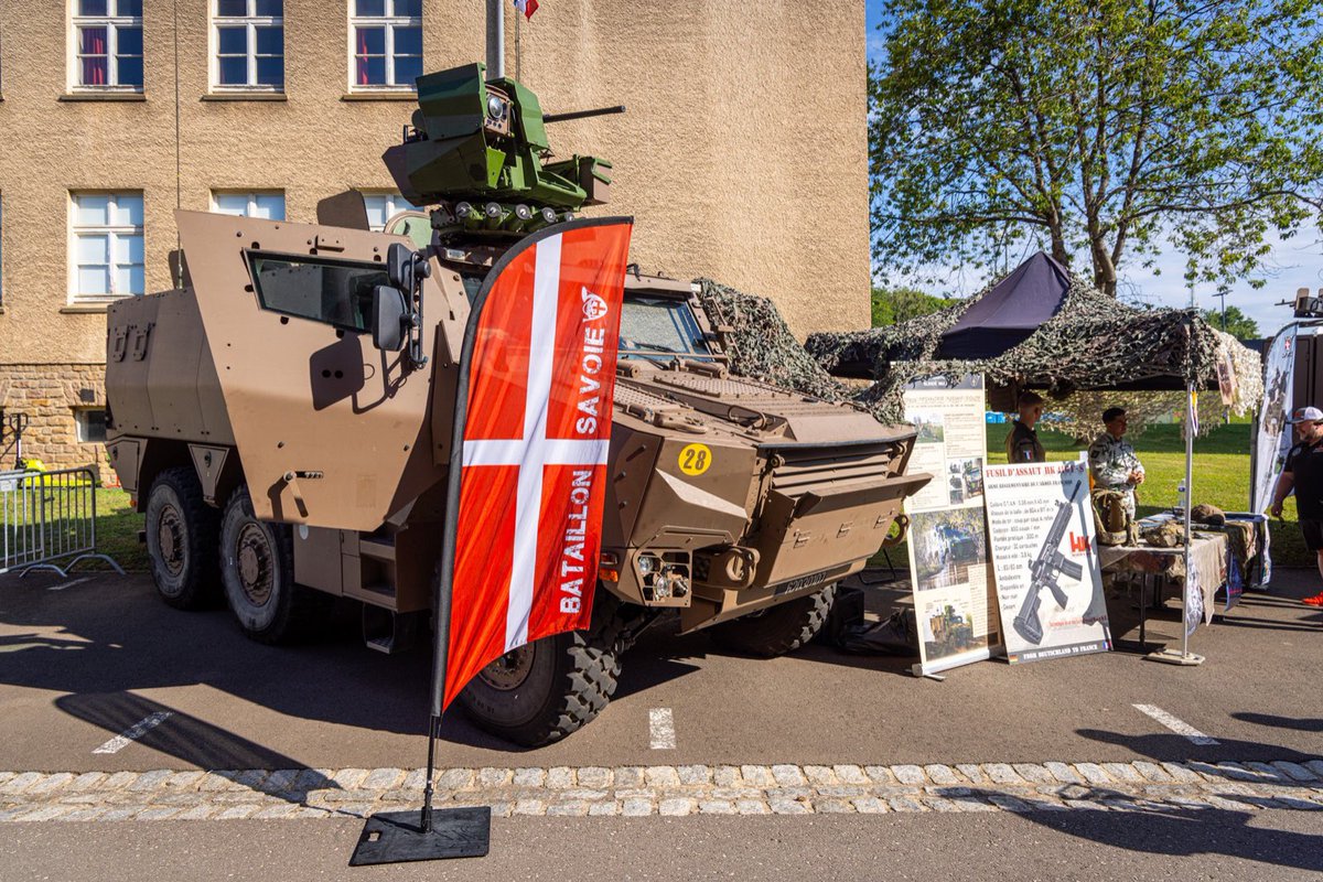 13eBCA's tweet image. 🤝🇫🇷🇱🇺🇧🇪 Le 13/07, le 13e BCA était à Diekirch pour les portes ouvertes de l’armée luxembourgeoise.
Présentation du GRIFFON, futur véhicule du bataillon belgo-luxembourgeois de reconnaissance de combat, dans le cadre du partenariat #CaMo.
#SCORPION #13eBCA #Défense