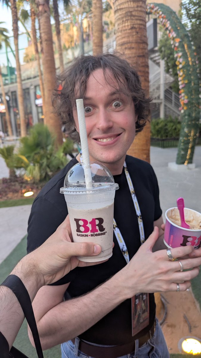#EWC2025 
Milkshake with relic arena founder + best dota analyst