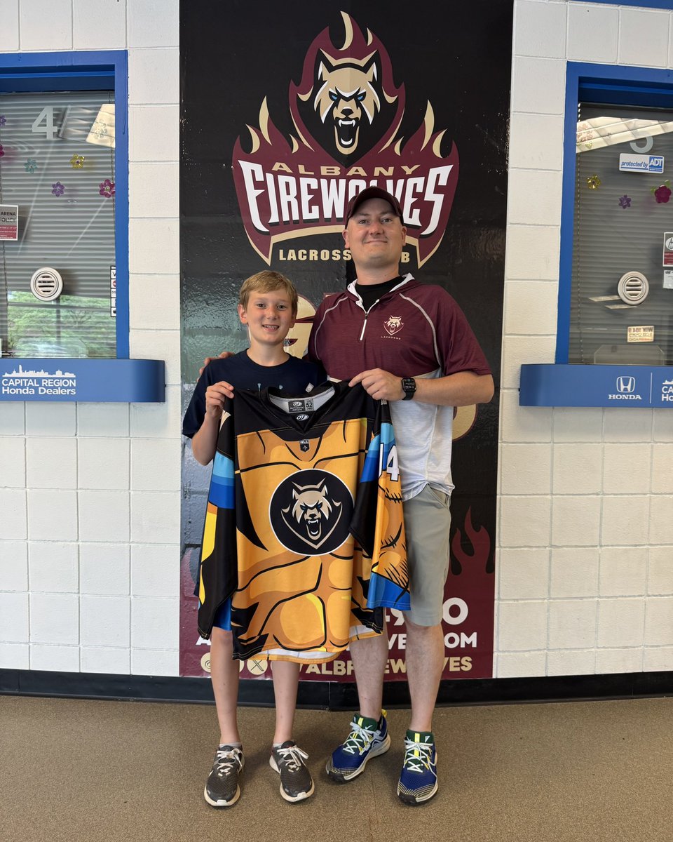 AlbFireWolves's tweet image. Congratulations to the winners of our Fan Feedback Survey prize, Jonathan and Jonathan Jr. who won a game-worn Sam Firth Marvel jersey!
Thank you for providing your feedback to help us continue to bring the best fan experience to The Den!
#GetFiredUp🔥