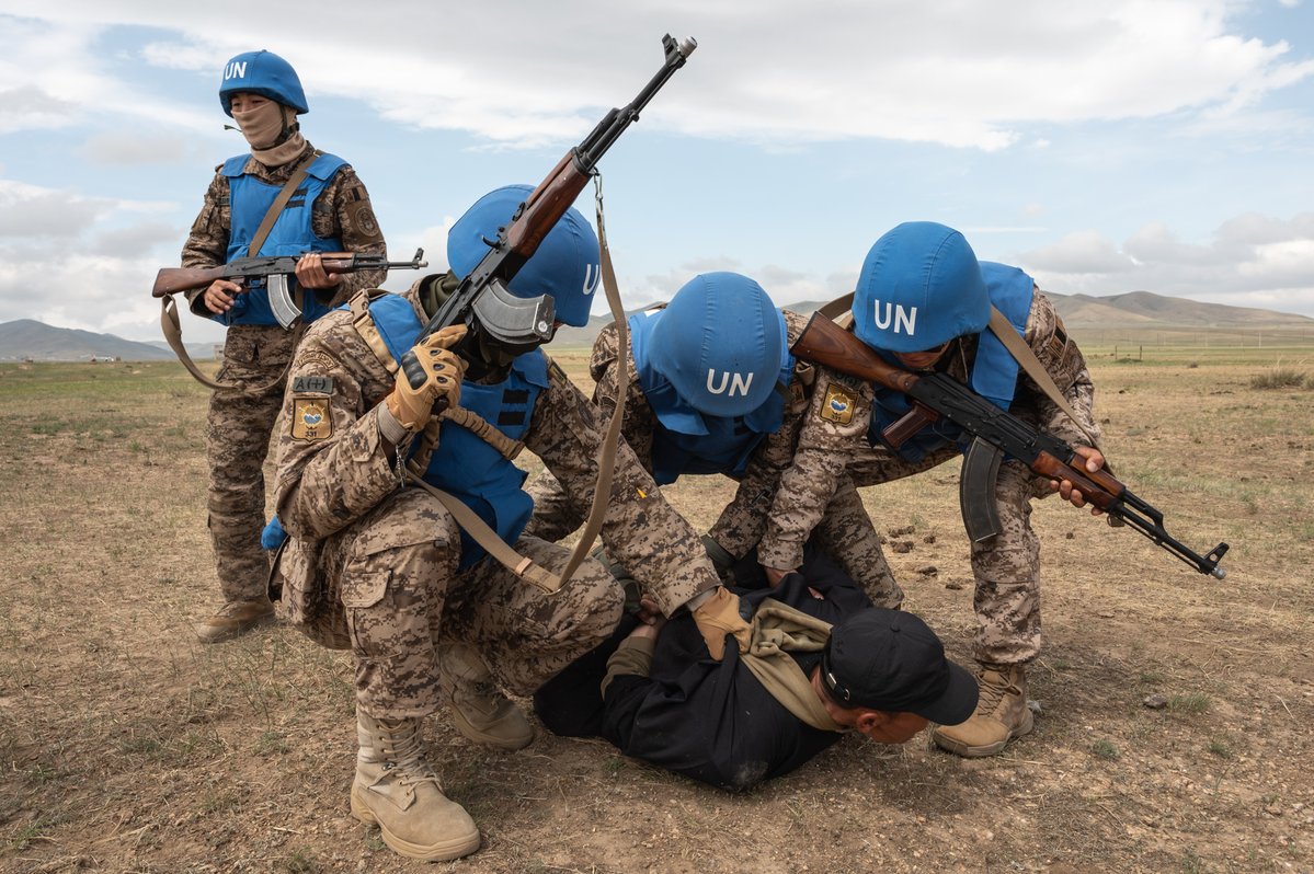 CJOC_COIC's tweet image. 🇨🇦🤝🇲🇳 At Ex KHAAN QUEST 25 in Mongolia, Mongolian Armed Forces and police trained in checkpoint ops, tactical planning & humanitarian response, strengthening global peace through multinational cooperation.
#CAFOperations #KhaanQuest25 #StrongerTogether