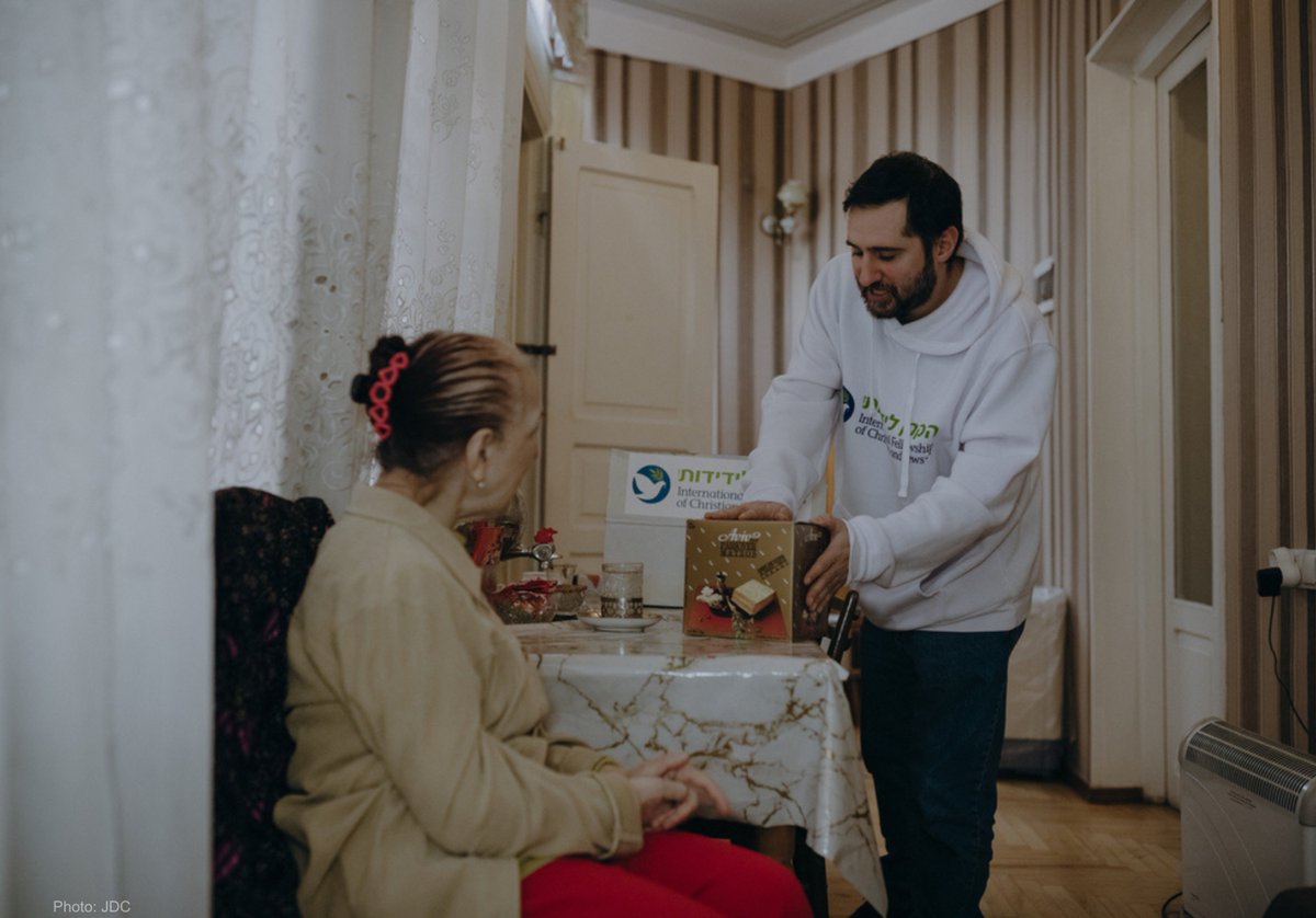 TheFellowship's tweet image. From a modest apartment in Tbilisi, Shafag faces the challenges of aging. At 71 years old, she must cope with several chronic illnesses that have made it increasingly difficult for her to talk — but her shining eyes still speak volumes. They reflect a lifetime of memories,…