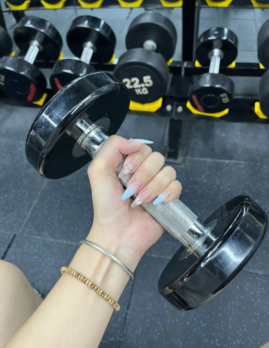 luannna_07's tweet image. Transforming sweat into strength, one rep at a time. ๐ชโค๏ธ #FitnessJourney #GymLife #