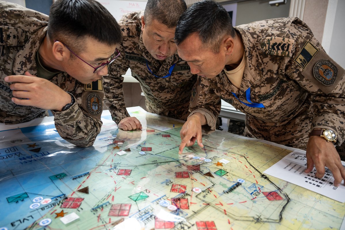 CJOC_COIC's tweet image. 🇨🇦🤝🇲🇳 At Ex KHAAN QUEST 25 in Mongolia, Mongolian Armed Forces and police trained in checkpoint ops, tactical planning & humanitarian response, strengthening global peace through multinational cooperation.
#CAFOperations #KhaanQuest25 #StrongerTogether