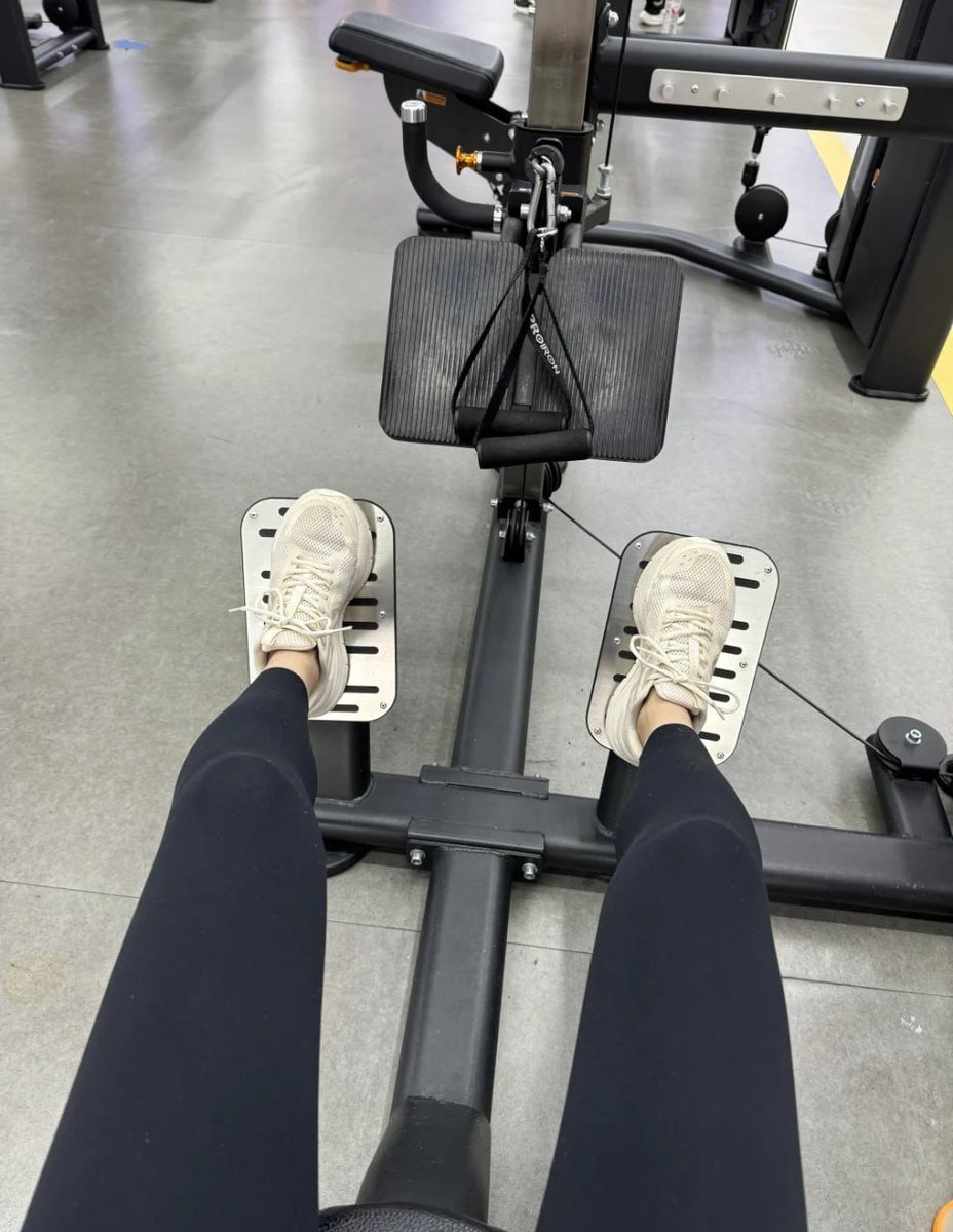 luannna_07's tweet image. Transforming sweat into strength, one rep at a time. ๐ชโค๏ธ #FitnessJourney #GymLife #
