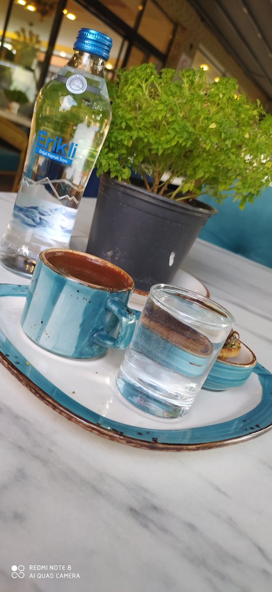 'Bazı uçurumlar
 insana uçmayı öğretir.'🔖
         #bikahve 🤎