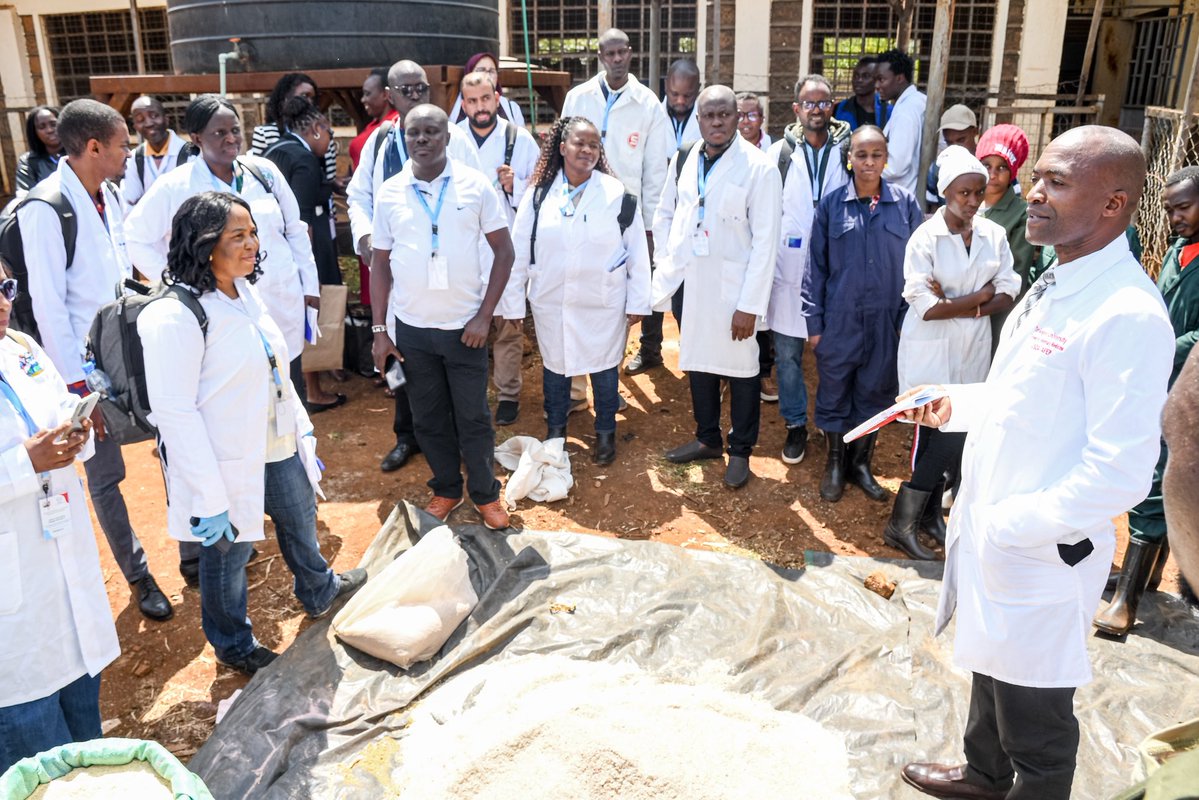 chuka__uni's tweet image. The afternoon session began with a practical exercise at the Animal Science Feed Analysis Laboratory, where participants undertook a proximate analysis of animal feed. This hands-on training introduced them to the essential components of feed evaluation, moisture content, crude…